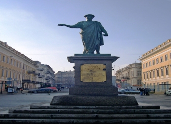 686px-Ukraine,_Odessa,_Duke_statue
